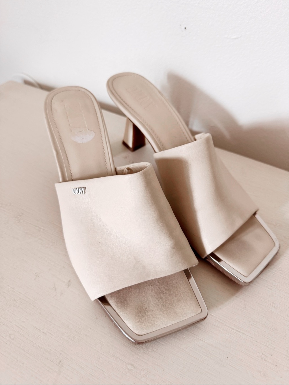 DKNY Kailyn Neutral Cream Open-Toe Square Slide Mules 9.5